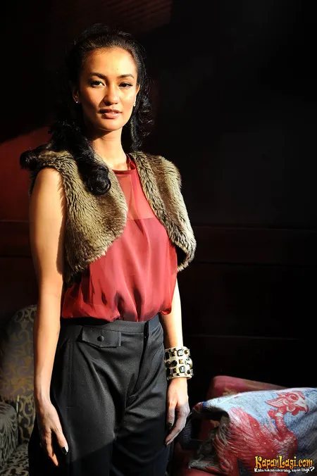 Foto Atiqah Hasiholan