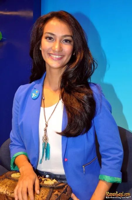 Foto Atiqah Hasiholan