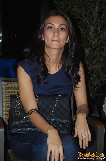 Foto Atiqah Hasiholan