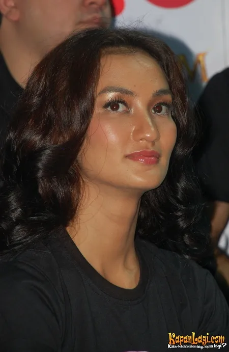 Foto Atiqah Hasiholan