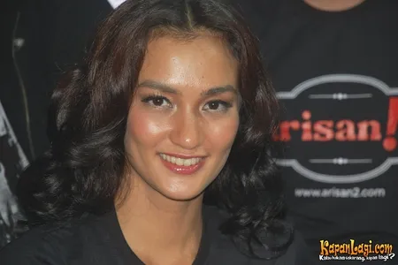 Foto Atiqah Hasiholan