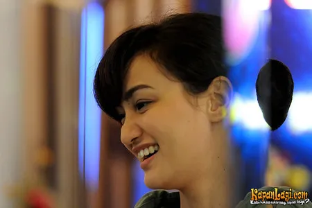 Foto Atiqah Hasiholan