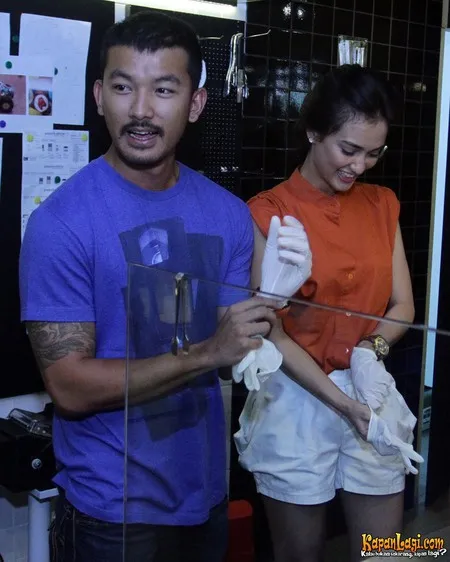 Foto Atiqah Hasiholan