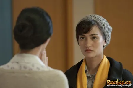 Foto Atiqah Hasiholan