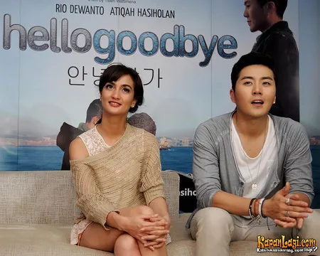 Foto Atiqah Hasiholan