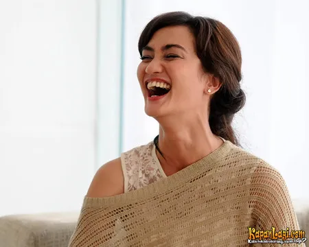 Foto Atiqah Hasiholan