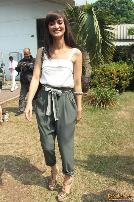 Foto Atiqah Hasiholan