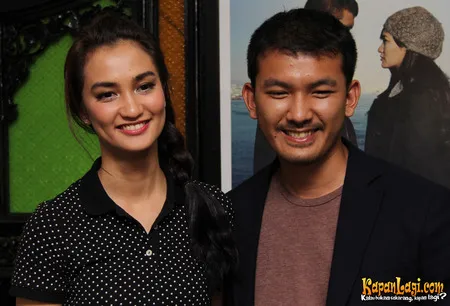 Foto Atiqah Hasiholan