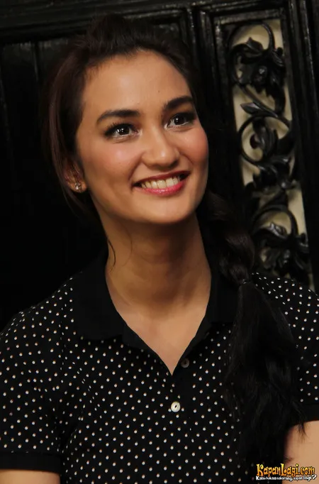 Foto Atiqah Hasiholan