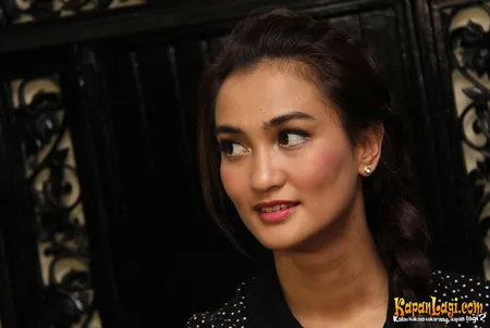 Foto Atiqah Hasiholan