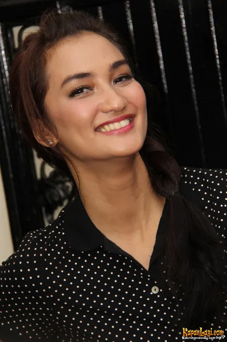 Foto Atiqah Hasiholan