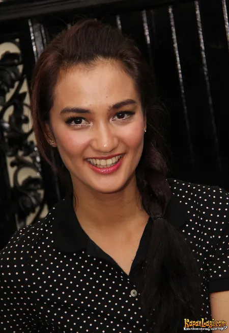 Foto Atiqah Hasiholan