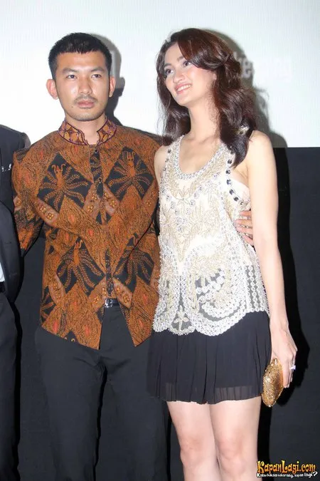 Foto Atiqah Hasiholan