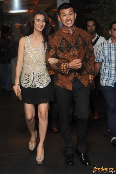 Foto Atiqah Hasiholan