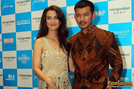 Foto Atiqah Hasiholan