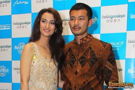 Foto Atiqah Hasiholan