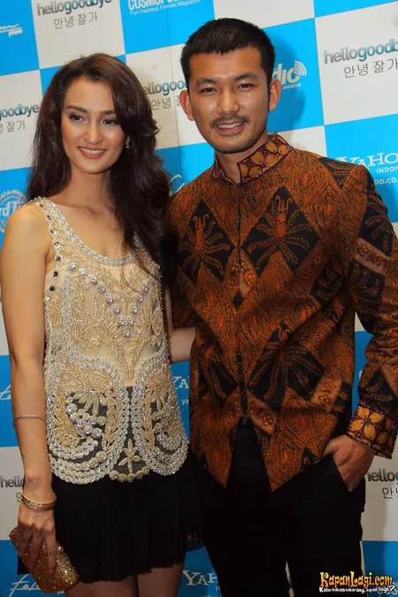 Foto Atiqah Hasiholan