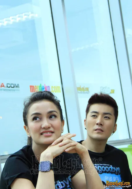 Foto Atiqah Hasiholan