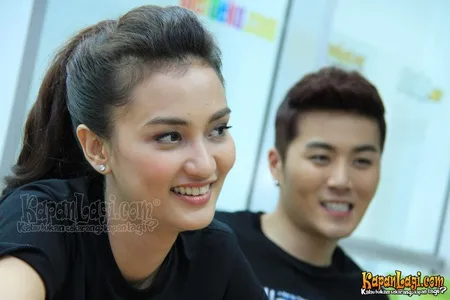 Foto Atiqah Hasiholan