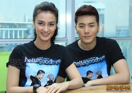 Foto Atiqah Hasiholan