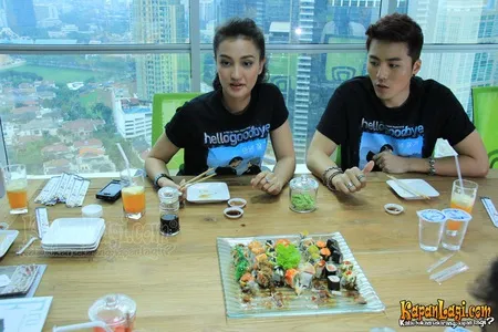 Foto Atiqah Hasiholan