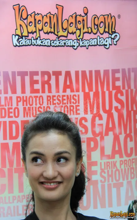 Foto Atiqah Hasiholan