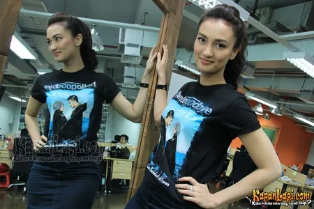 Foto Atiqah Hasiholan