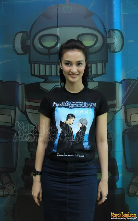 Foto Atiqah Hasiholan