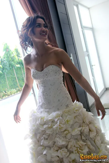 Foto Atiqah Hasiholan