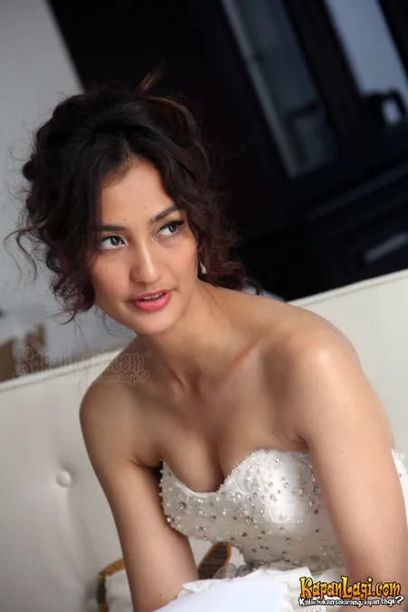 Foto Atiqah Hasiholan