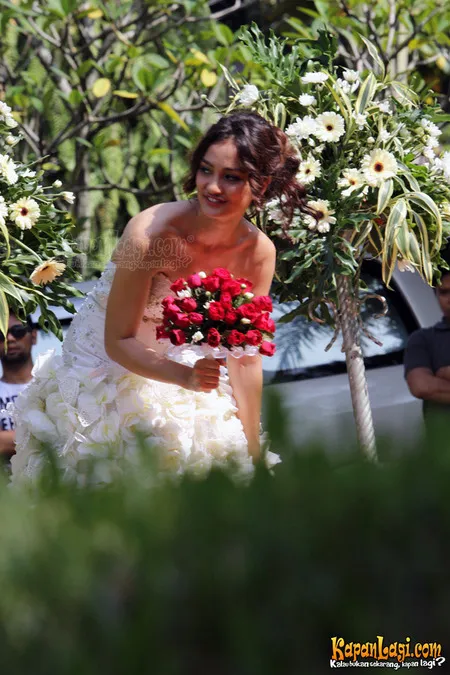 Foto Atiqah Hasiholan