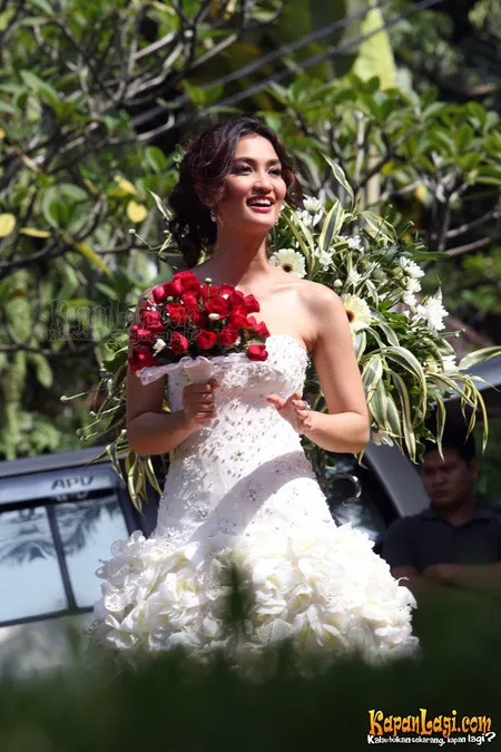 Foto Atiqah Hasiholan