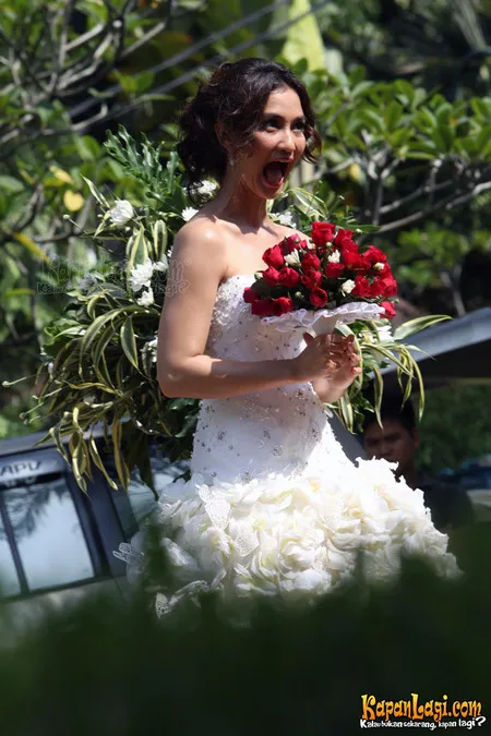 Foto Atiqah Hasiholan