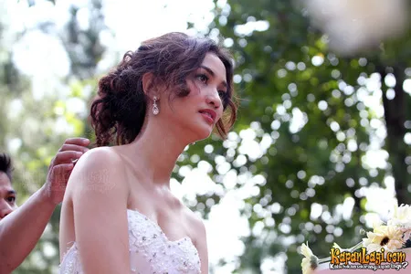 Foto Atiqah Hasiholan