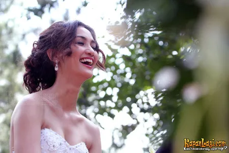 Foto Atiqah Hasiholan