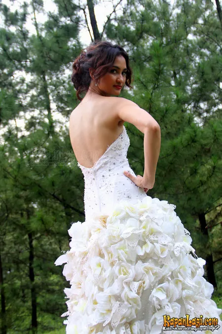 Foto Atiqah Hasiholan