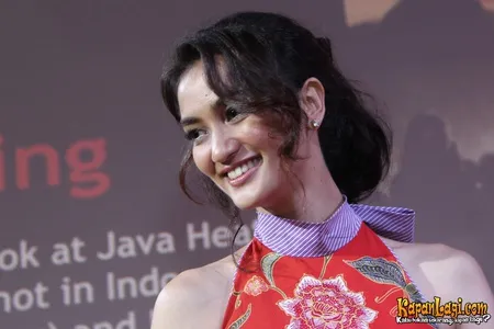 Foto Atiqah Hasiholan