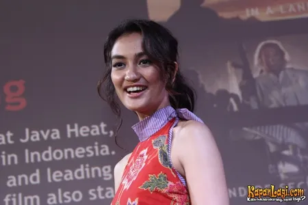 Foto Atiqah Hasiholan