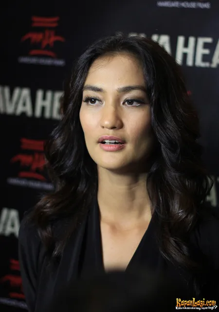 Foto Atiqah Hasiholan