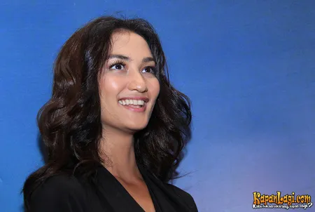 Foto Atiqah Hasiholan