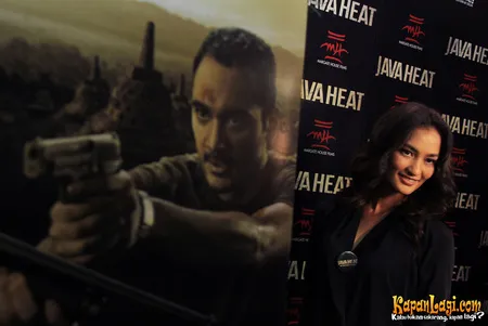 Foto Atiqah Hasiholan