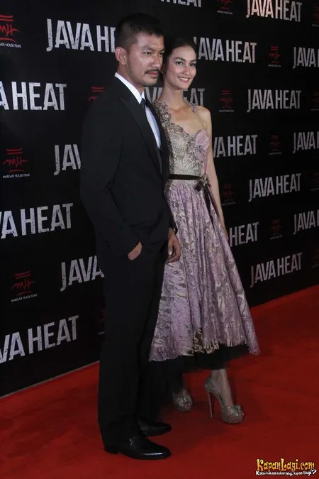 Foto Atiqah Hasiholan