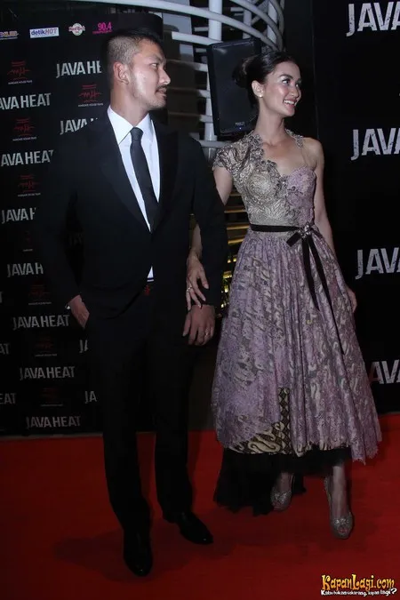 Foto Atiqah Hasiholan