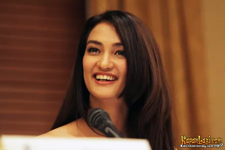 Foto Atiqah Hasiholan