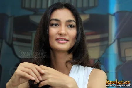 Foto Atiqah Hasiholan