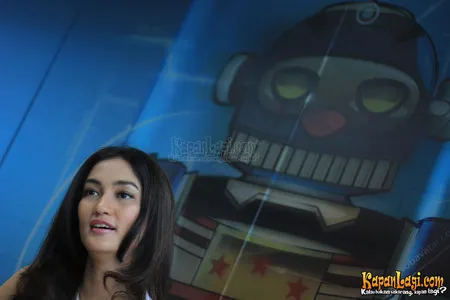 Foto Atiqah Hasiholan