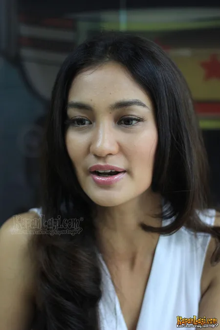 Foto Atiqah Hasiholan