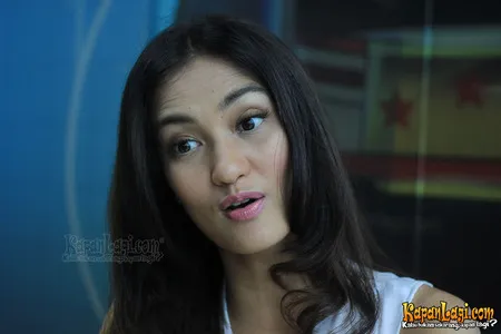 Foto Atiqah Hasiholan