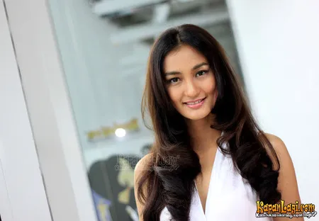 Foto Atiqah Hasiholan