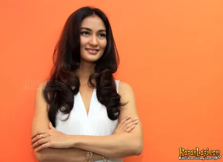 Foto Atiqah Hasiholan